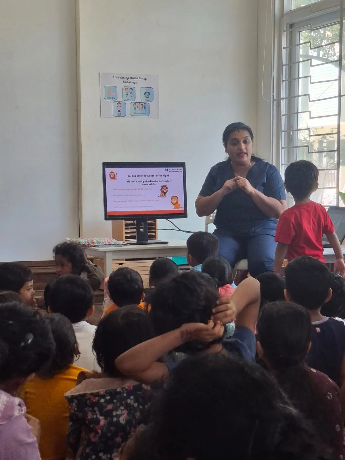 Community oral health talk by dentist in Sahakar Nagar, Bangalore