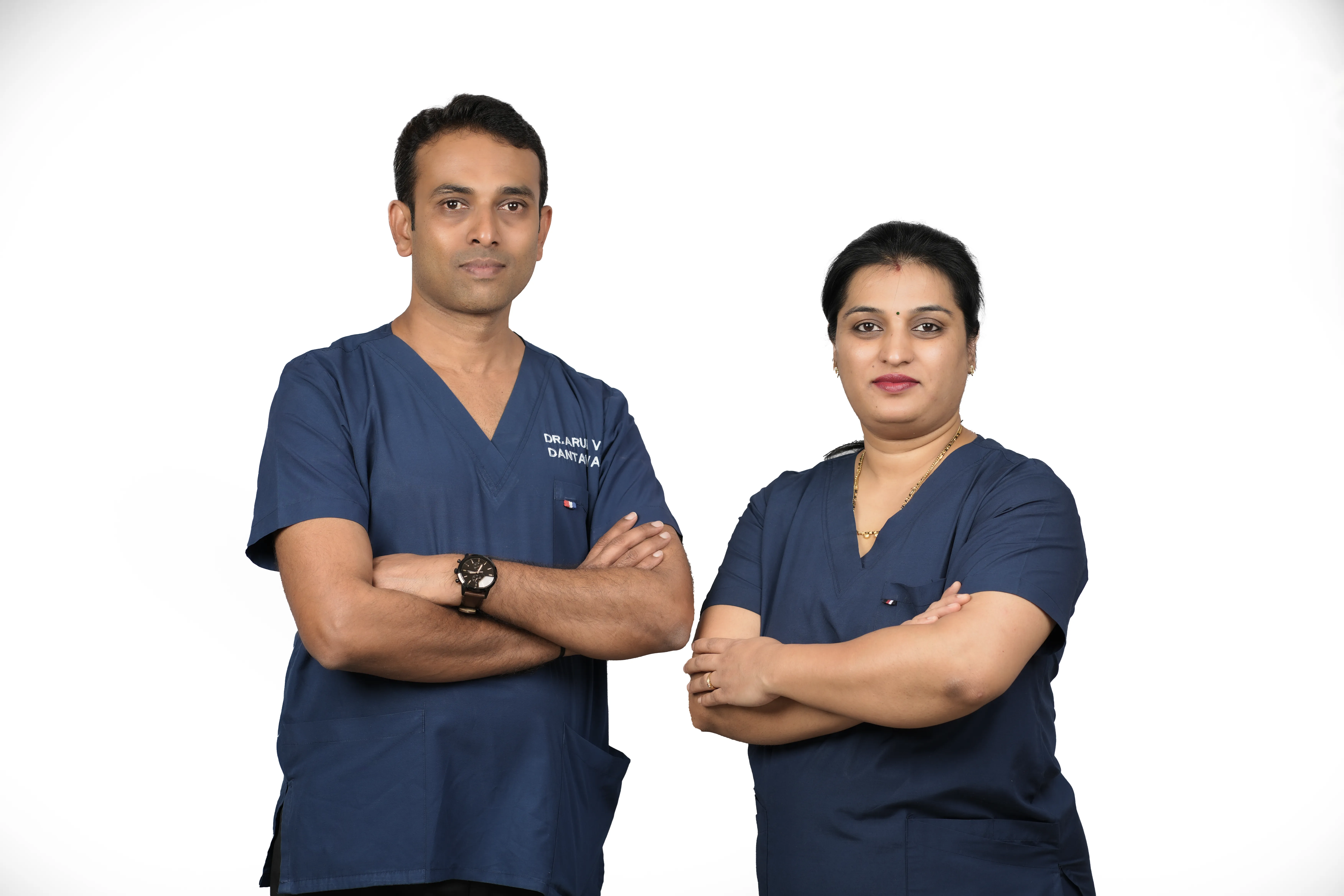 Dentist consulting a patient at Danta Vinyas Dental Clinic